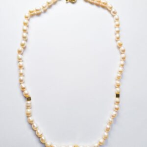 Colar Pérola Natural com Detalhes Dourados (Fecho Banhado a Ouro 18K)